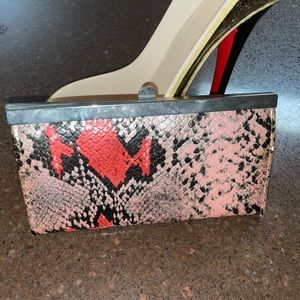 BEBE Preowned Animal Print Clutch Wallet